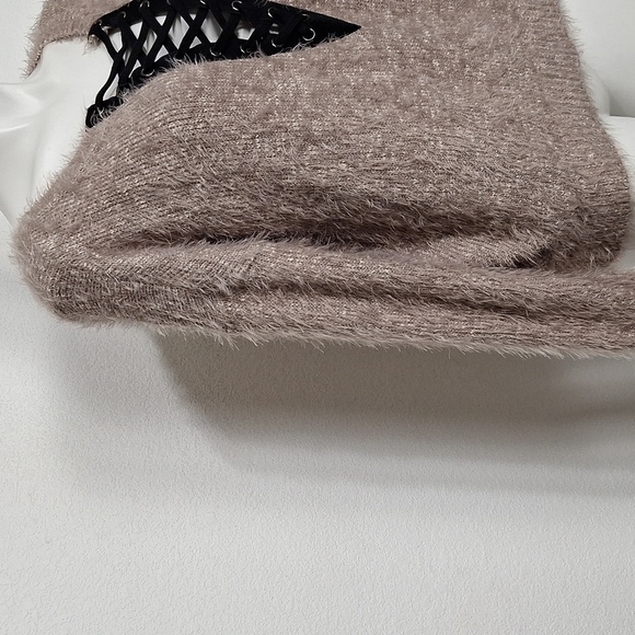 Express "NEW" Tan Black Soft Cozy Fuzzy Lace Up Crew Neck Y2K Sweater Size S - Picture 6 of 13